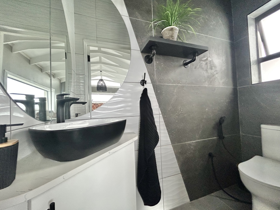 3 Bedroom Property for Sale in Wavecrest Eastern Cape